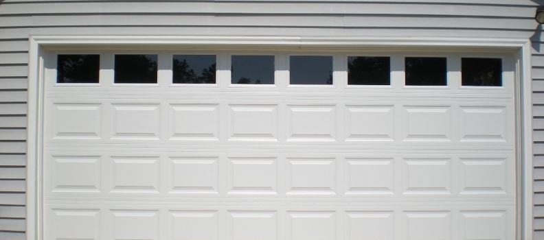 ¿De qué material se pueden encontrar fabricadas las puertas de garaje?